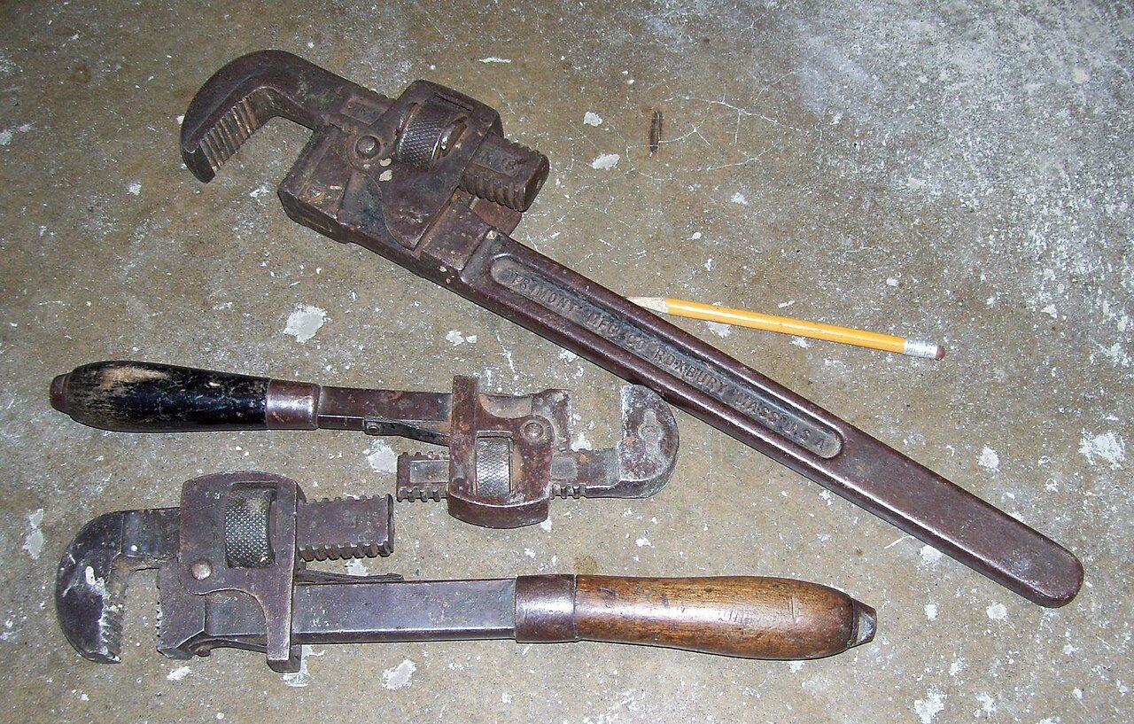 زرادية مواسير (مفتاح أنابيب) 14 إنش زرادية مواسير (مفتاح أنابيب) 14 إنش